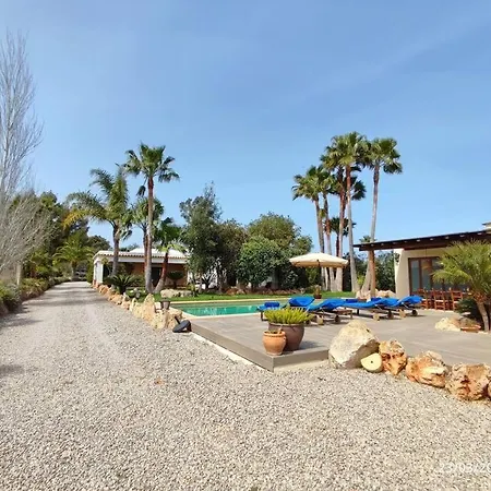 بيت للعطل Casa Bet Con Piscina Y Jardin. *