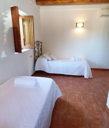 بيت للعطل Casa Bet Con Piscina Y Jardin. *