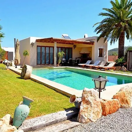 Casa Bet Con Piscina Y Jardin.