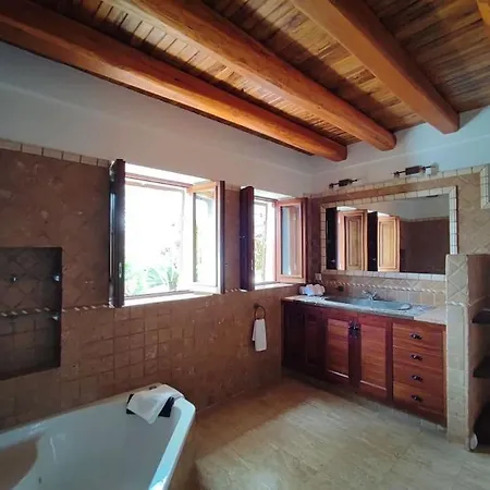 Holiday home Casa Bet Con Piscina Y Jardin.