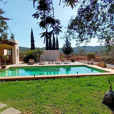 Holiday home Casa Bet Con Piscina Y Jardin. *