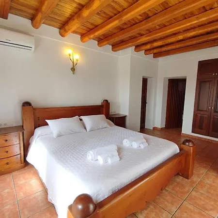 Holiday home Casa Bet Con Piscina Y Jardin.