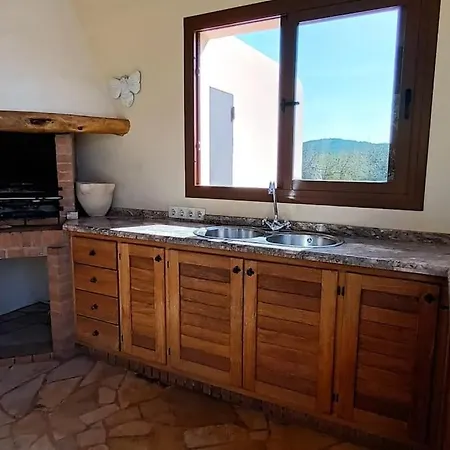 Casa Bet Con Piscina Y Jardin.