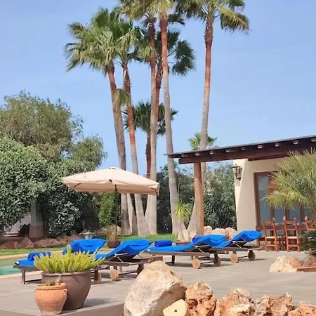 Holiday home Casa Bet Con Piscina Y Jardin.