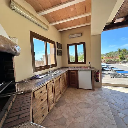Casa Bet Con Piscina Y Jardin. Holiday home *